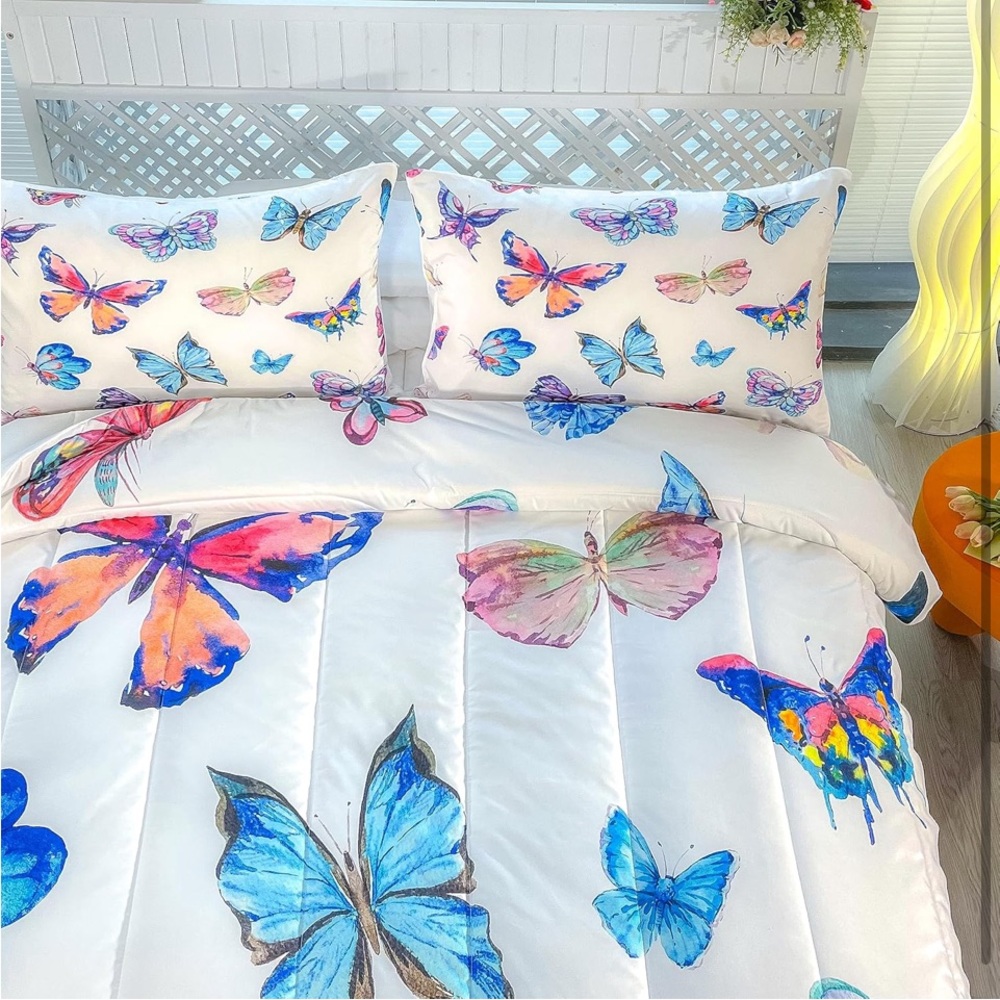 CVHOUSE Bedding Set, Full Size, Butterfly 3Pcs..Comforter and 2 Pillowcases(NWT)